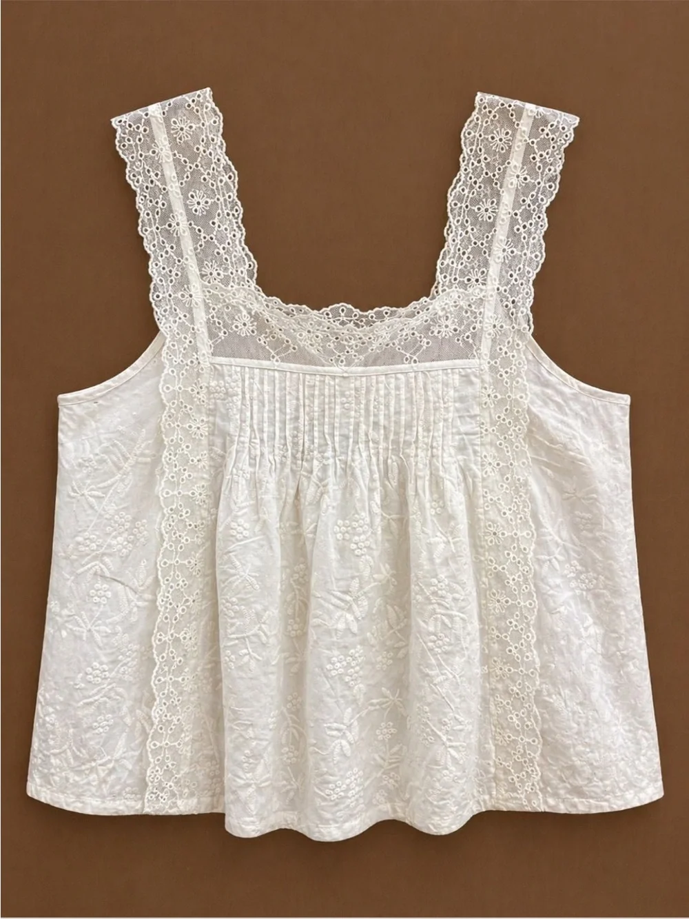 🌸 NWT | Celebrity Pink | White Lace Eyelet Boho Cottagecore Crop Tank Top | M - Picture 2 of 8